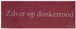 Donkerrood 70 mm met zilver opdruk ca. 80 cm - 	Een laatste groet. 