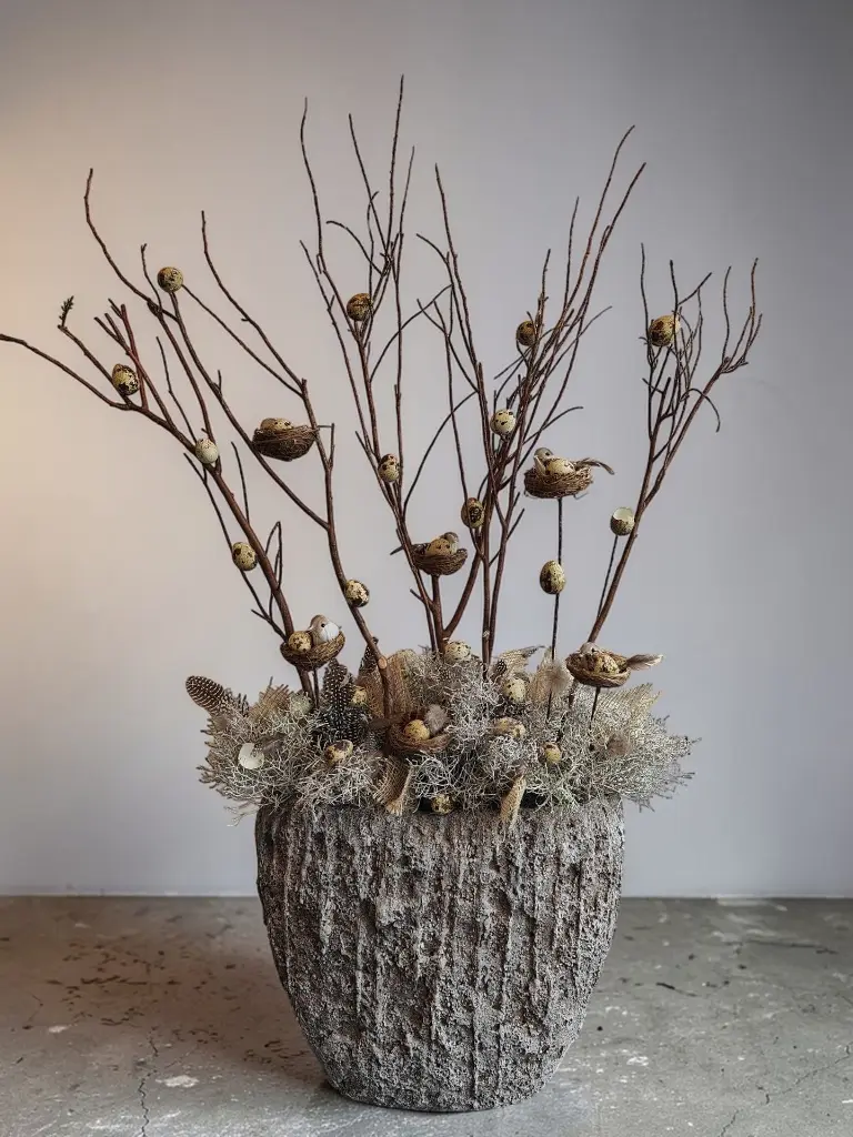 Stoere pot met takken en nestjes voorjaar  voor socials.webp