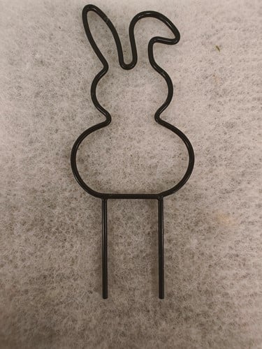 [A-025178] Metalen Frame Haas hangend oor op steker Zwart 15 cm