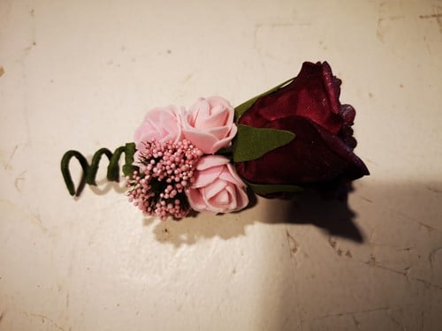 [A-023639] Corsage Roos Burgundy Roze CEM39 Maatwerk