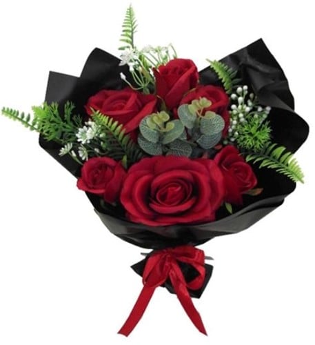 [A-025782] Low Budget Boeket Zijden Roos Rood/Zwart met Eucalyptus 43 cm
