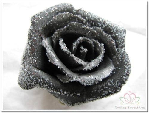 [A-008186] Foamroos Emilia Snow Black 6 cm bundel 7 stuks