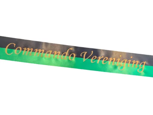 [A-028004] Groen Zwart Texel vlag met Gouden opdruk 100 mm 80 cm 